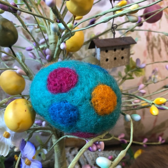 Handmade needle felted Easter egg polka dots spring collectable decoration - Picture 5 of 8